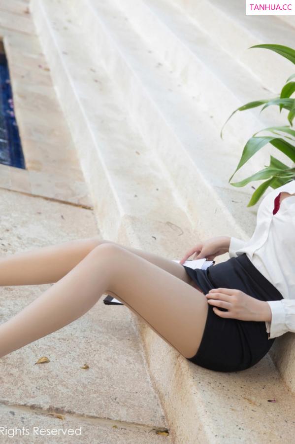 綺裡嘉 绮里嘉 [XiuRen]高清写真图 2024.01.24 No.8010 绮里嘉ula 美腿短裙第12张图片
